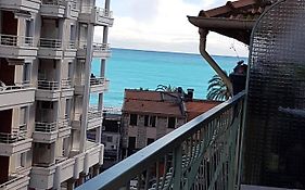 9 Avenue de Carras